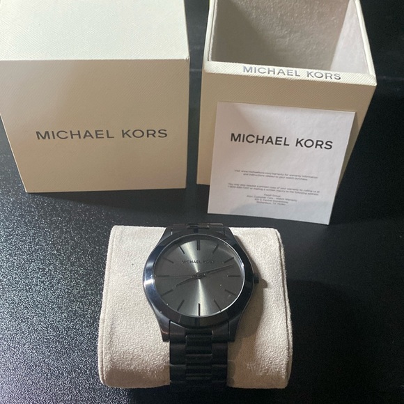 Michael Kors Black Watch - Picture 5 of 5
